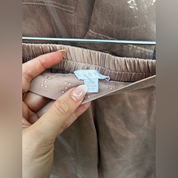 ❌SOLD❌Lunya Washable Silk Tee Pant Set in Otium Tan - Picture 5 of 9